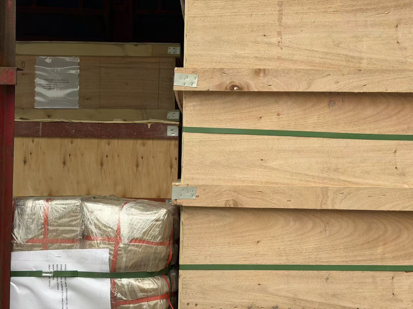 Phụ kiện đường ống & đầu nối thủy lực đa chủng loại được vận chuyển đến Việt Nam