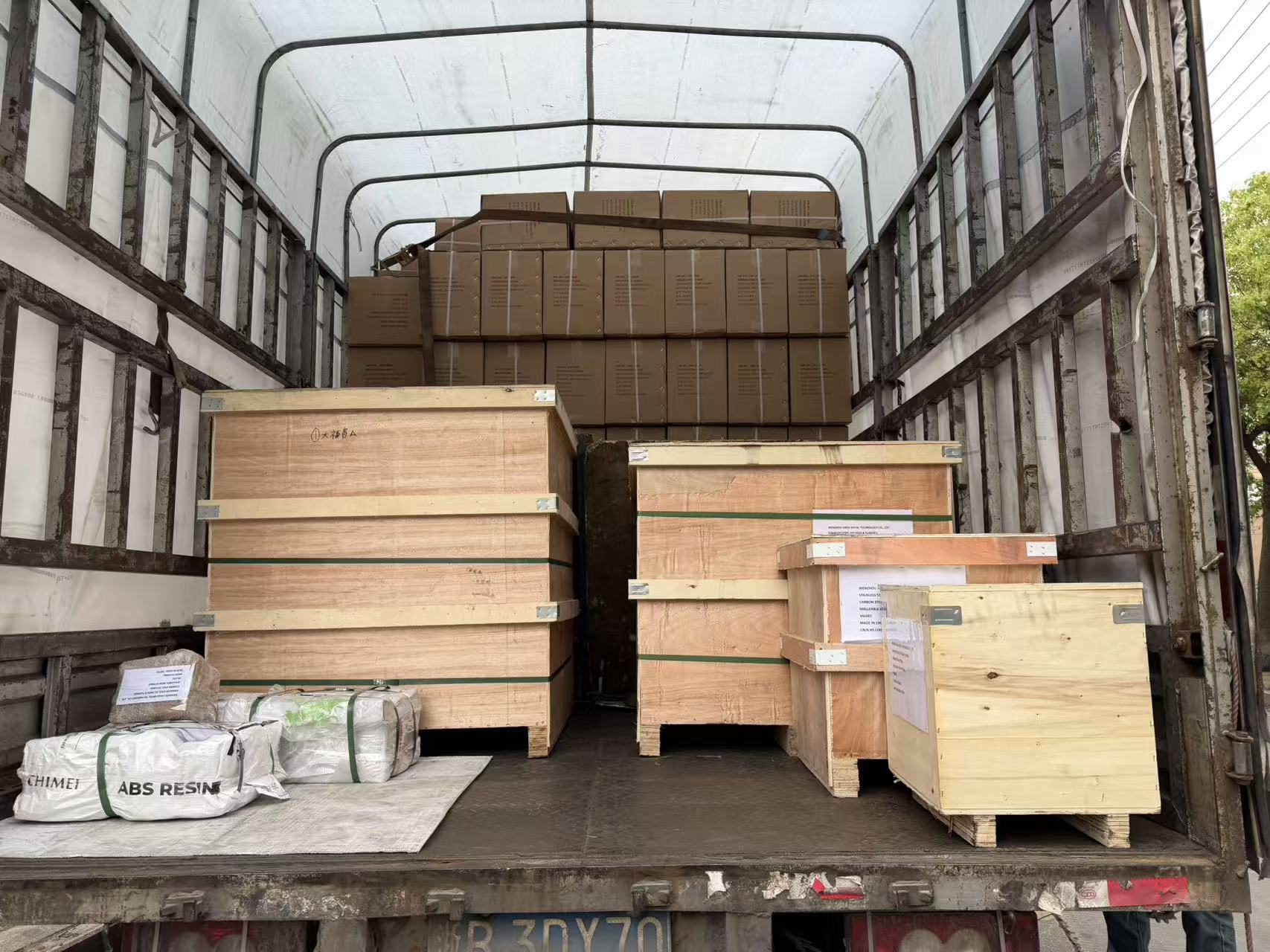 Cung cấp một cửa: Mặt bích, Van bi, Phụ kiện hàn đối đầu, v.v. được vận chuyển đến Việt Nam