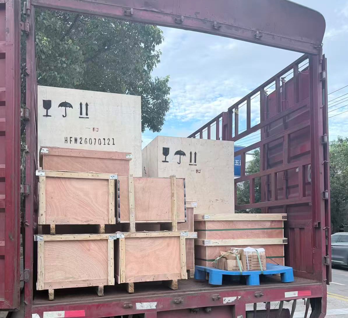 Phụ kiện hàn ổ cắm, mặt bích SAE & đầu nối thủy lực được vận chuyển đến Việt Nam